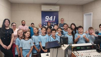 Alunos da Escola Chico Mendes Apresentam Projeto Sobre a Natureza na Campo Aberto FM